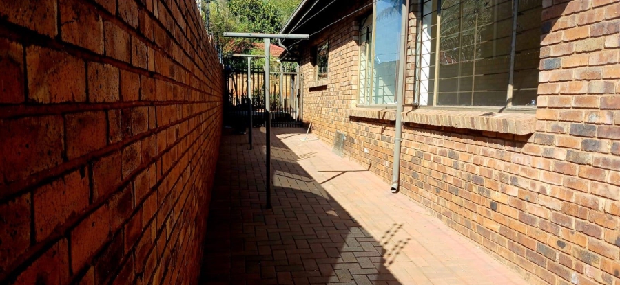 To Let 4 Bedroom Property for Rent in Magalieskruin Gauteng