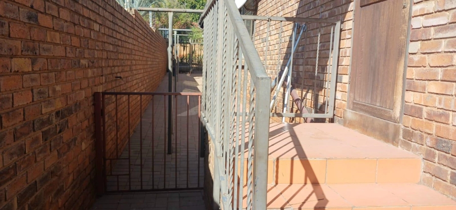 To Let 4 Bedroom Property for Rent in Magalieskruin Gauteng