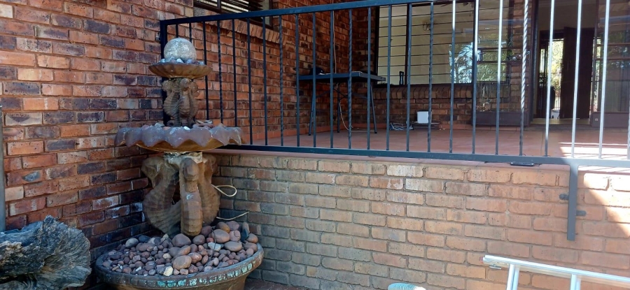 To Let 4 Bedroom Property for Rent in Magalieskruin Gauteng