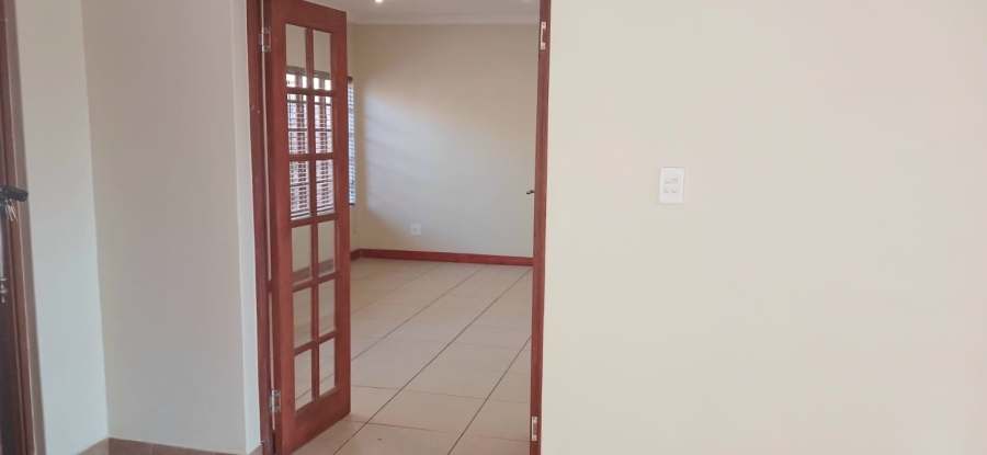 To Let 4 Bedroom Property for Rent in Magalieskruin Gauteng