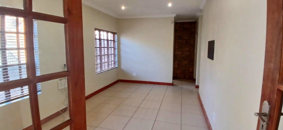 To Let 4 Bedroom Property for Rent in Magalieskruin Gauteng