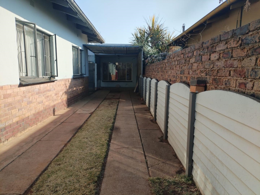 To Let 1 Bedroom Property for Rent in Booysens Gauteng