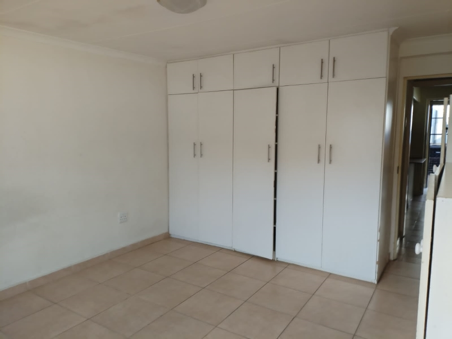 To Let 1 Bedroom Property for Rent in Booysens Gauteng