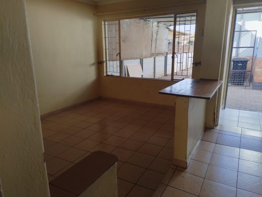 To Let 1 Bedroom Property for Rent in Booysens Gauteng