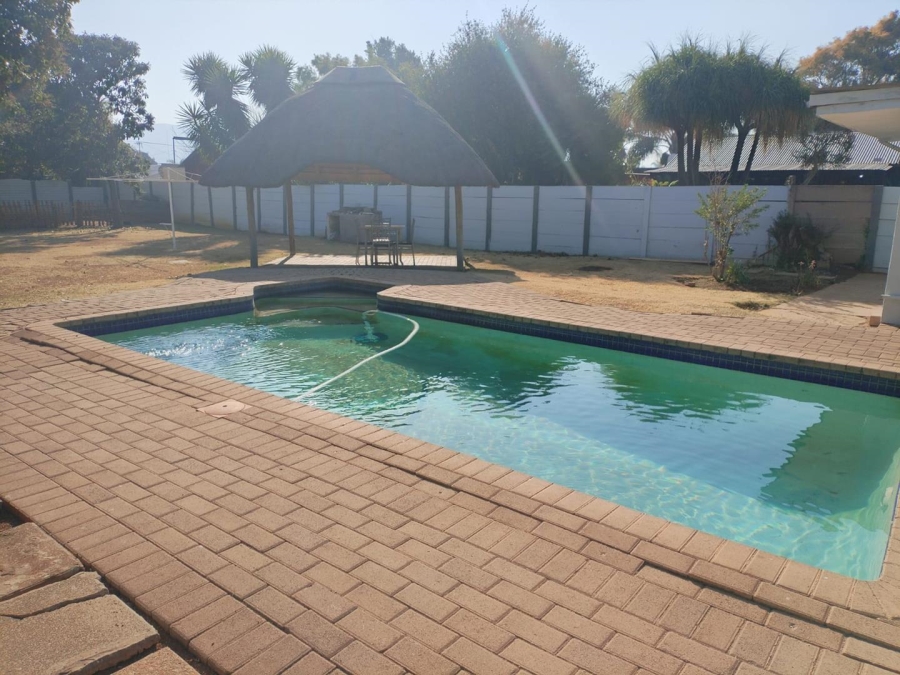 To Let 1 Bedroom Property for Rent in Booysens Gauteng