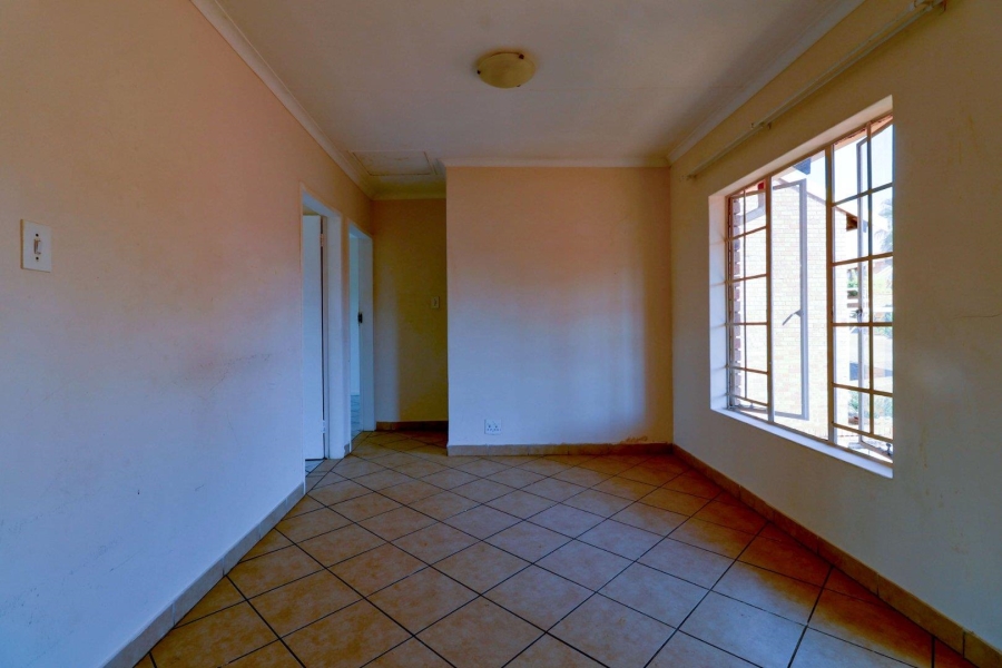 To Let 2 Bedroom Property for Rent in Faerie Glen Gauteng