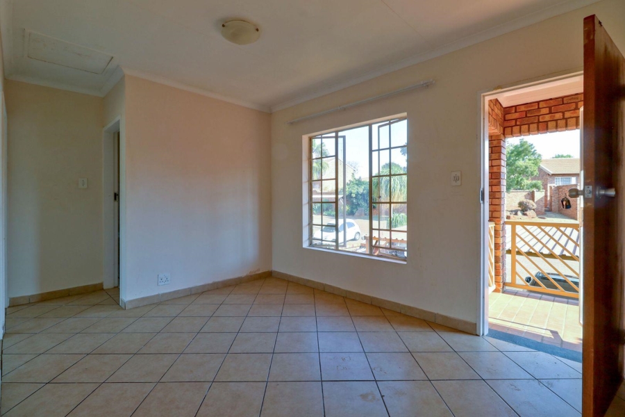 To Let 2 Bedroom Property for Rent in Faerie Glen Gauteng