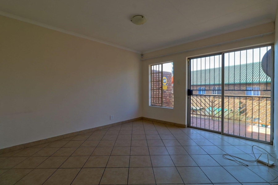 To Let 2 Bedroom Property for Rent in Faerie Glen Gauteng