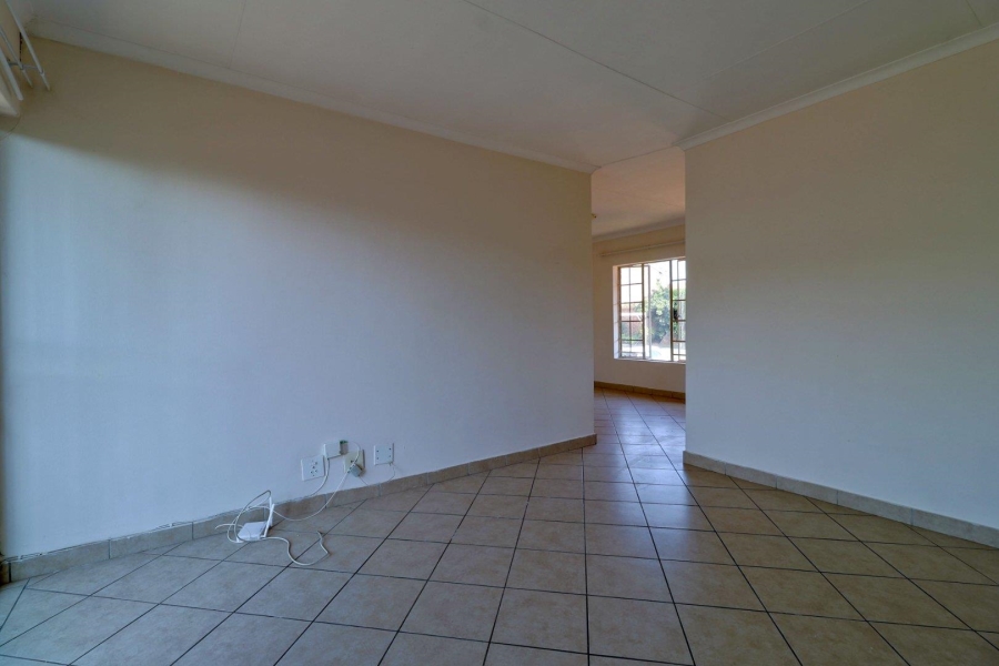 To Let 2 Bedroom Property for Rent in Faerie Glen Gauteng