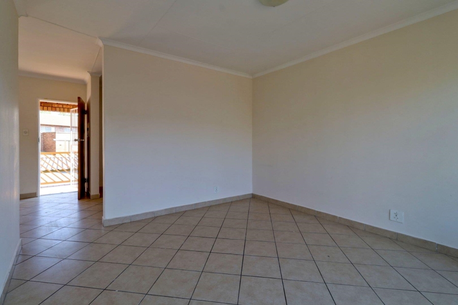 To Let 2 Bedroom Property for Rent in Faerie Glen Gauteng