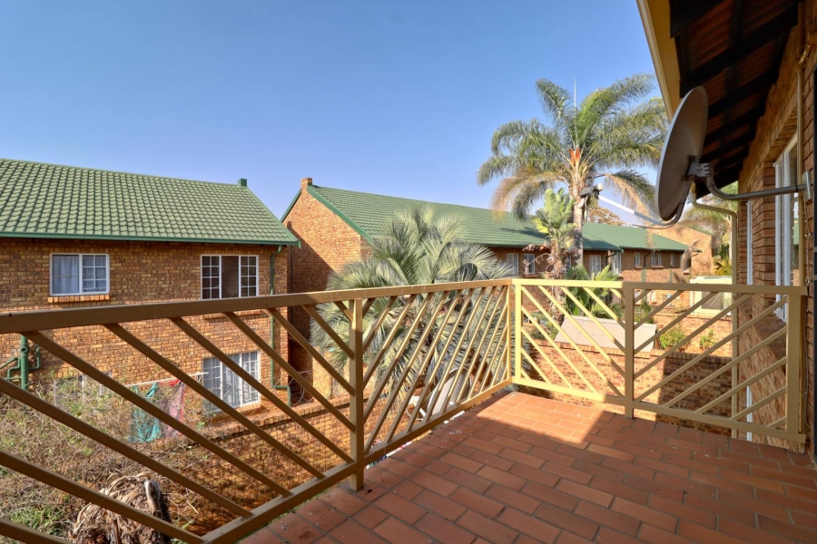 To Let 2 Bedroom Property for Rent in Faerie Glen Gauteng