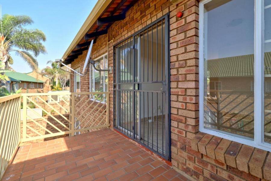 To Let 2 Bedroom Property for Rent in Faerie Glen Gauteng