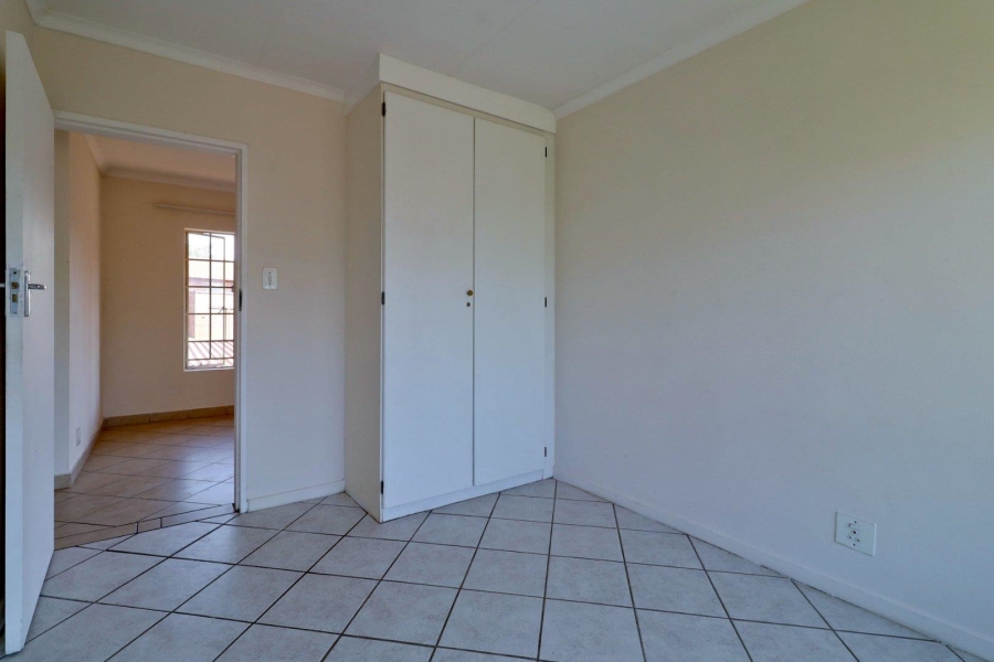 To Let 2 Bedroom Property for Rent in Faerie Glen Gauteng