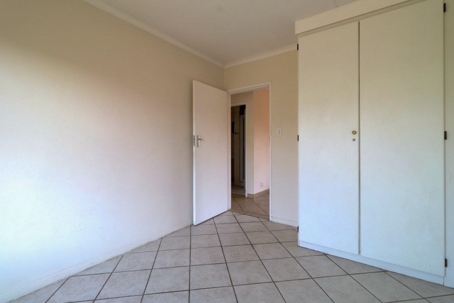 To Let 2 Bedroom Property for Rent in Faerie Glen Gauteng