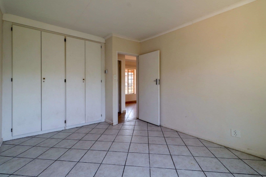 To Let 2 Bedroom Property for Rent in Faerie Glen Gauteng