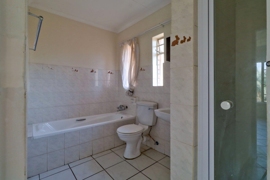 To Let 2 Bedroom Property for Rent in Faerie Glen Gauteng