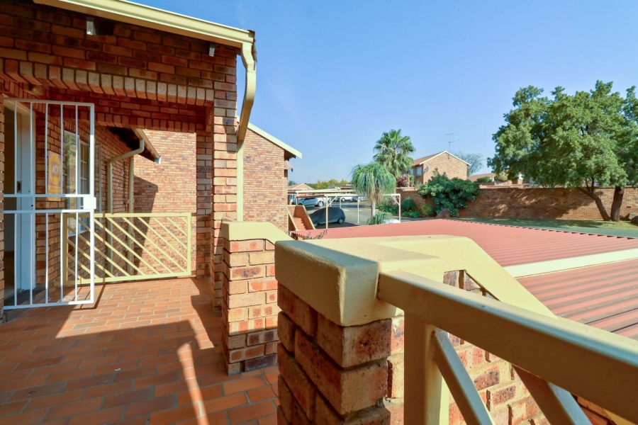 To Let 2 Bedroom Property for Rent in Faerie Glen Gauteng