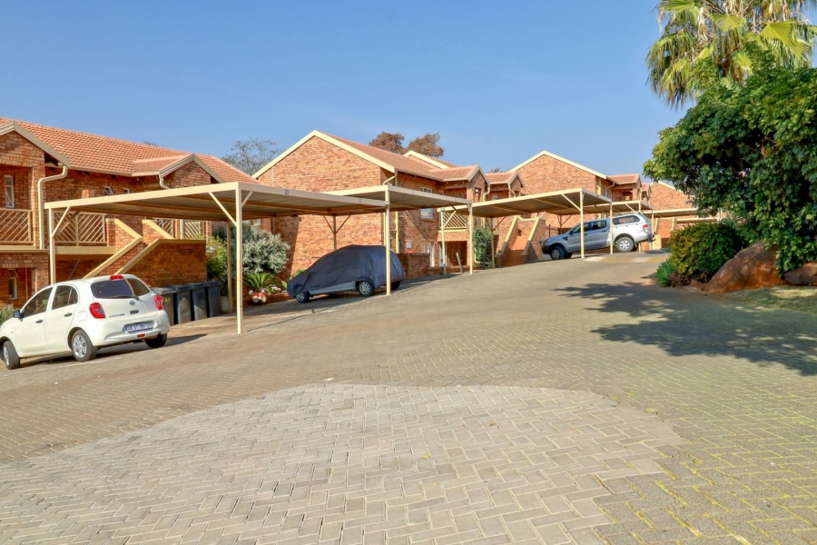 To Let 2 Bedroom Property for Rent in Faerie Glen Gauteng