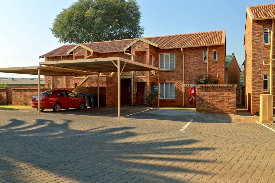 To Let 2 Bedroom Property for Rent in Faerie Glen Gauteng