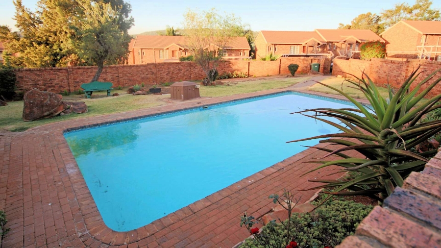 To Let 2 Bedroom Property for Rent in Faerie Glen Gauteng