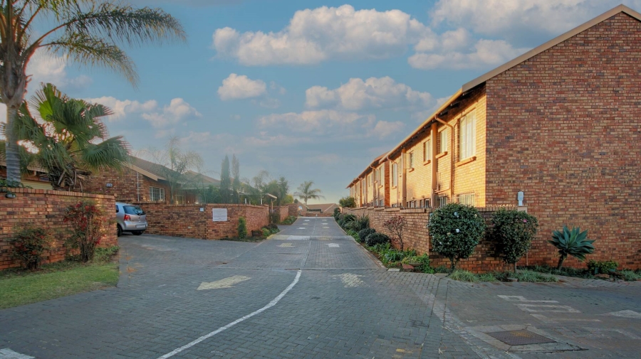 To Let 2 Bedroom Property for Rent in Faerie Glen Gauteng