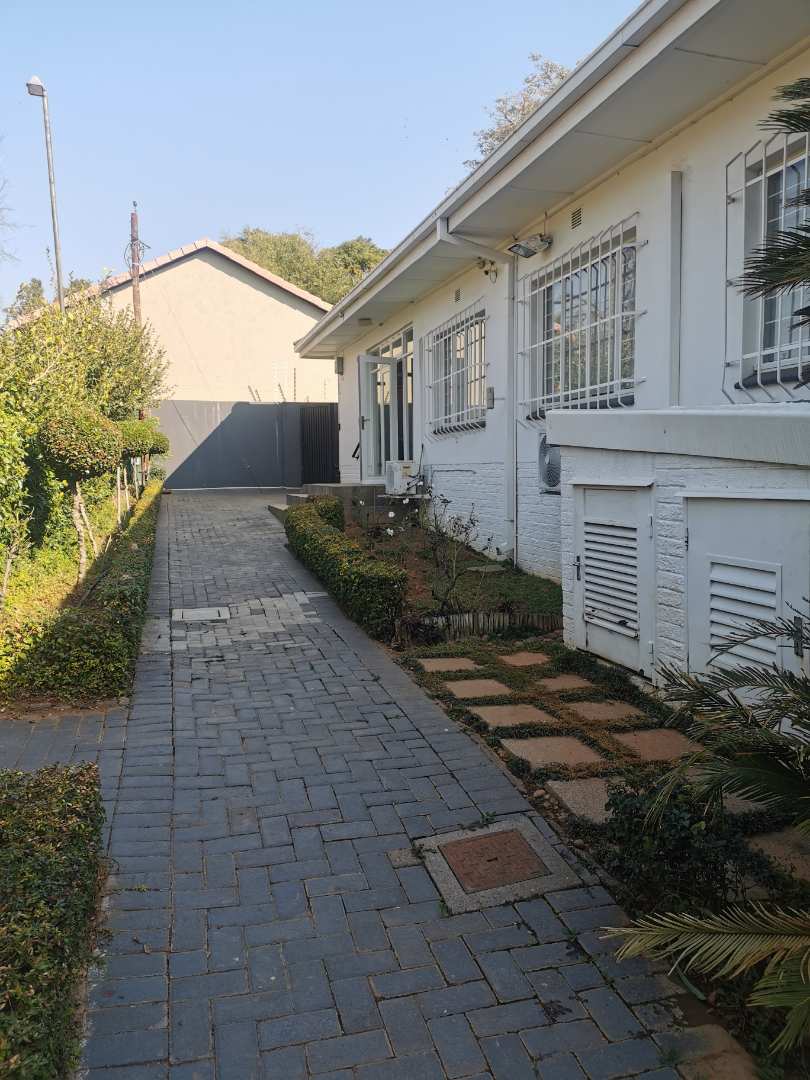 To Let 4 Bedroom Property for Rent in Waterkloof Ridge Gauteng