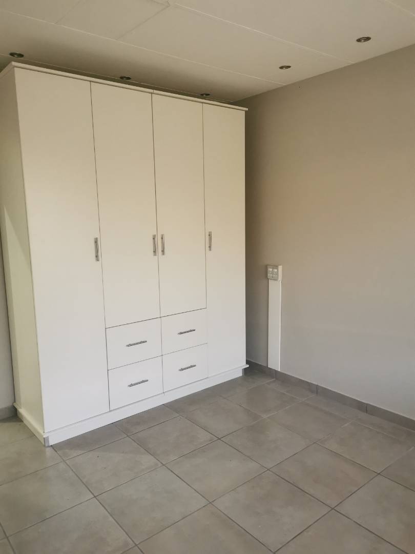 To Let 4 Bedroom Property for Rent in Waterkloof Ridge Gauteng