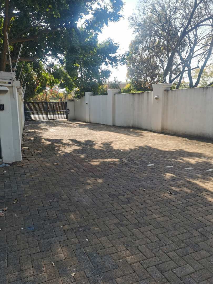 To Let 4 Bedroom Property for Rent in Waterkloof Ridge Gauteng