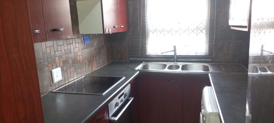 2 Bedroom Property for Sale in South Crest Gauteng