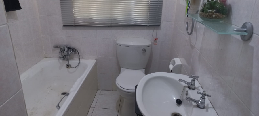 2 Bedroom Property for Sale in South Crest Gauteng