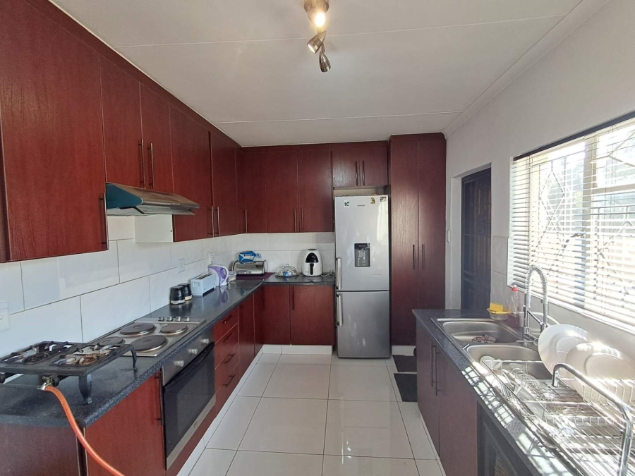 3 Bedroom Property for Sale in Oakdene Gauteng