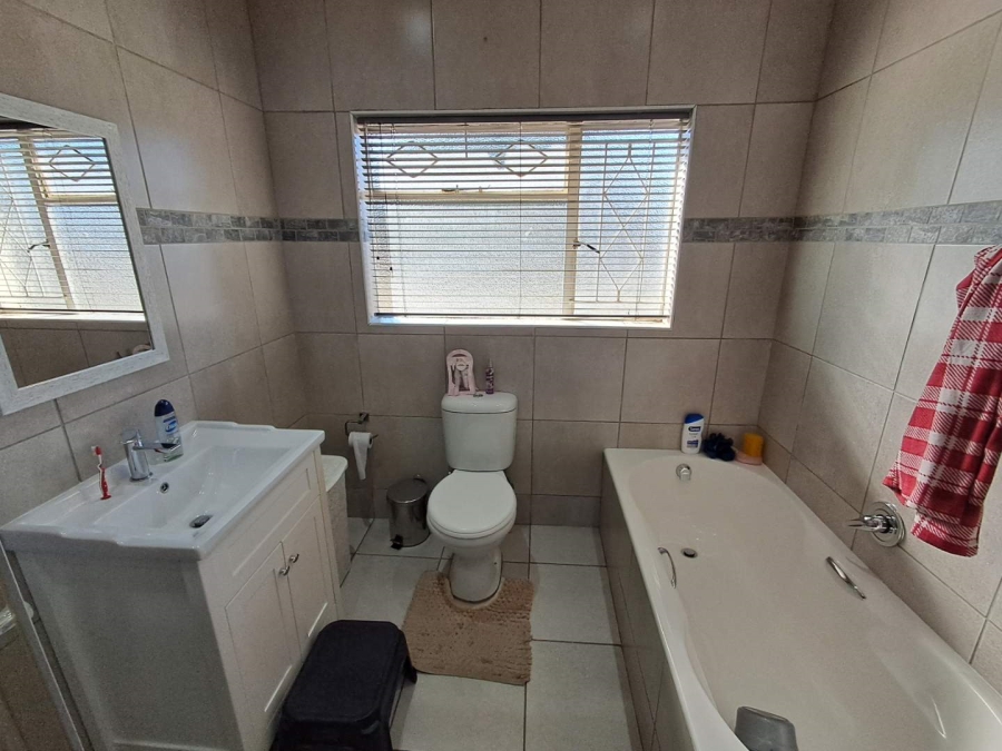 3 Bedroom Property for Sale in Oakdene Gauteng