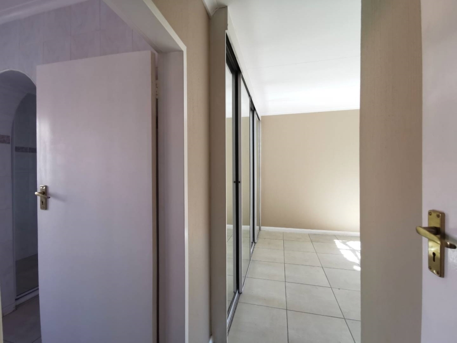 3 Bedroom Property for Sale in Mulbarton Gauteng