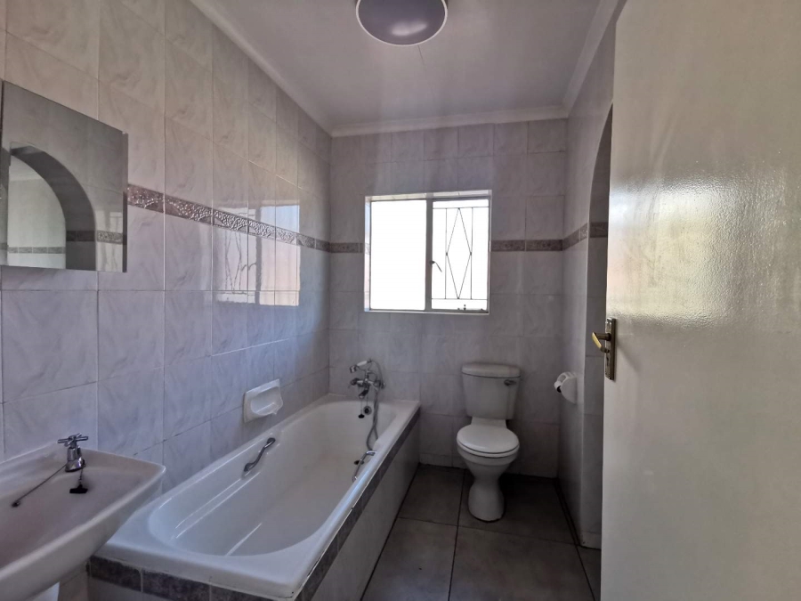 3 Bedroom Property for Sale in Mulbarton Gauteng