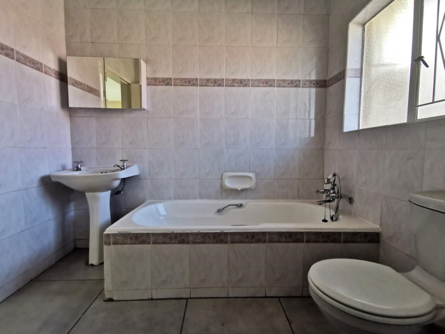 3 Bedroom Property for Sale in Mulbarton Gauteng