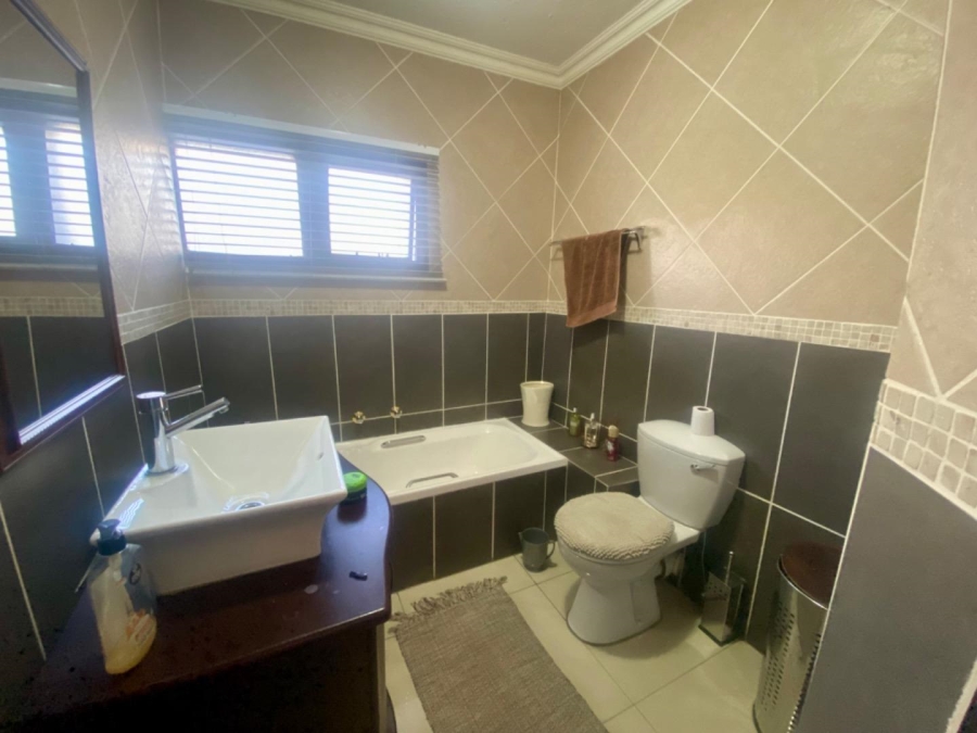 2 Bedroom Property for Sale in Lakefield Gauteng