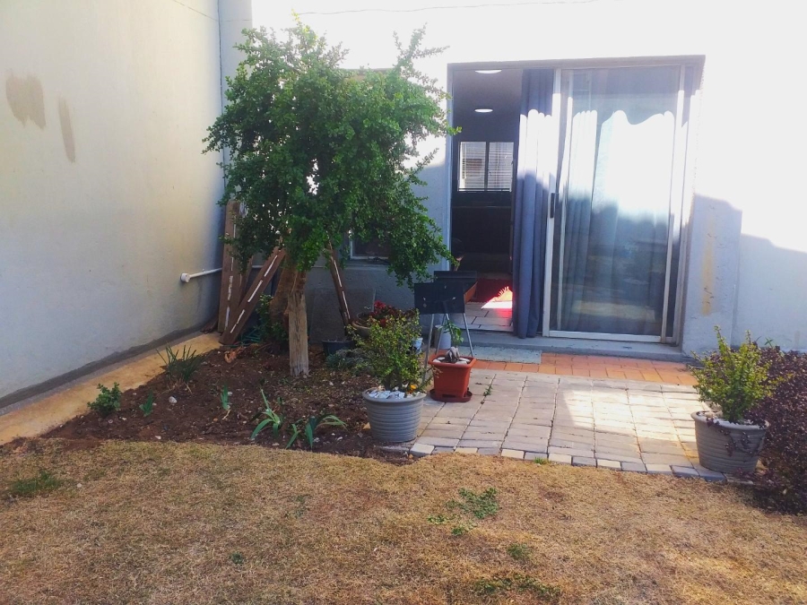 2 Bedroom Property for Sale in Verwoerdpark Gauteng