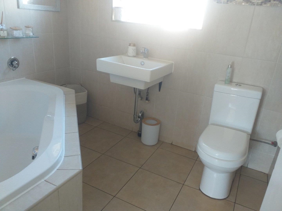 4 Bedroom Property for Sale in Verwoerdpark Gauteng