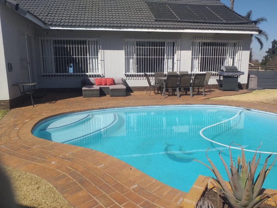 4 Bedroom Property for Sale in Verwoerdpark Gauteng