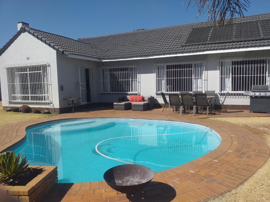 4 Bedroom Property for Sale in Verwoerdpark Gauteng