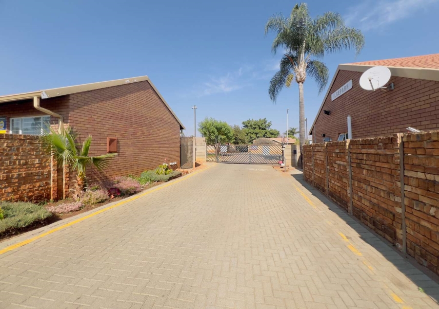 2 Bedroom Property for Sale in The Orchards Gauteng