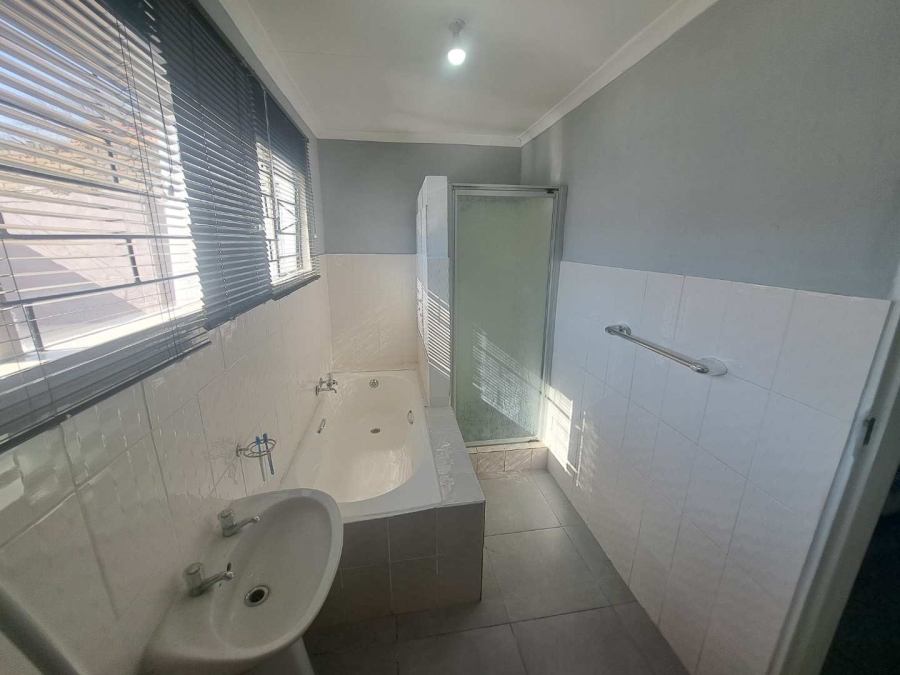 5 Bedroom Property for Sale in Eersterust Gauteng