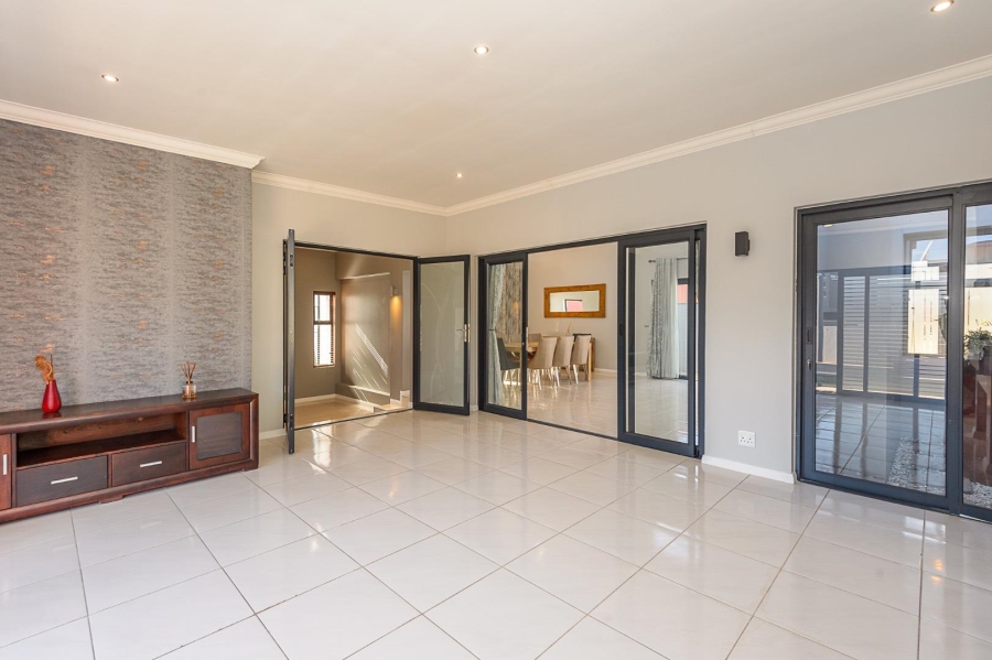 3 Bedroom Property for Sale in Copperleaf Estate Gauteng