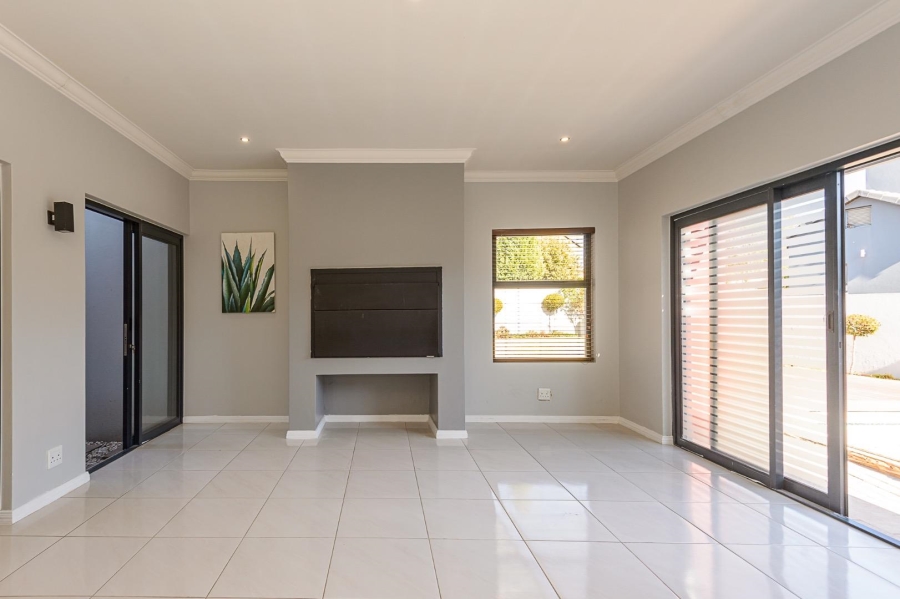 3 Bedroom Property for Sale in Copperleaf Estate Gauteng