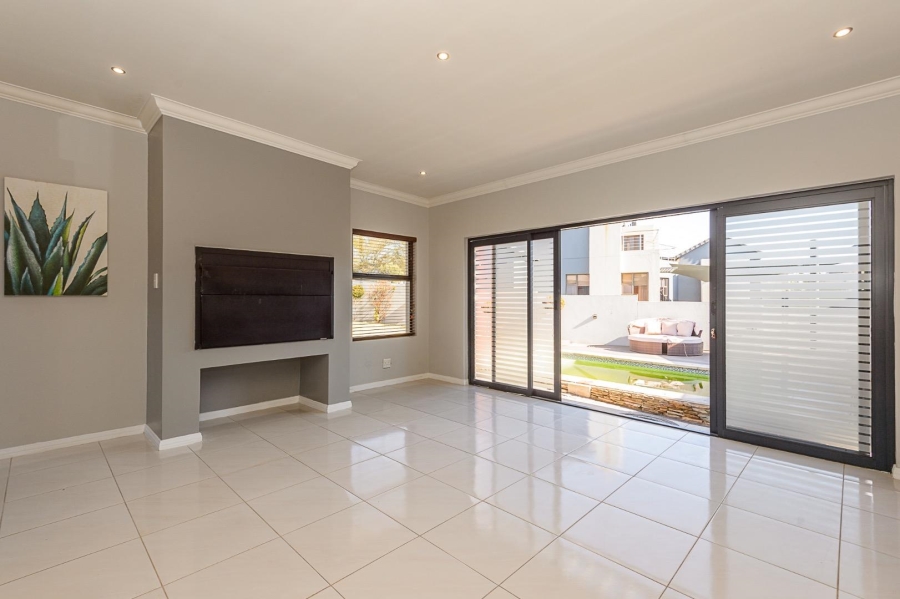 3 Bedroom Property for Sale in Copperleaf Estate Gauteng