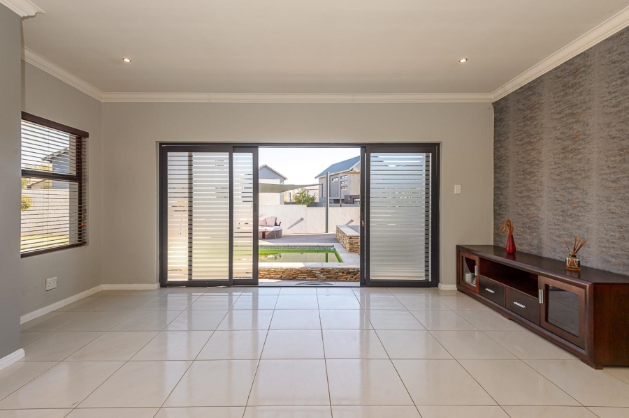 3 Bedroom Property for Sale in Copperleaf Estate Gauteng