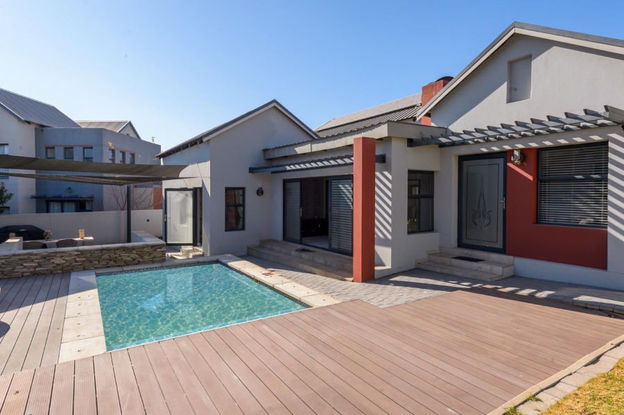 3 Bedroom Property for Sale in Copperleaf Estate Gauteng