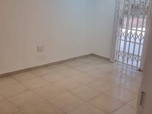 To Let 1 Bedroom Property for Rent in Beverley Gardens Gauteng