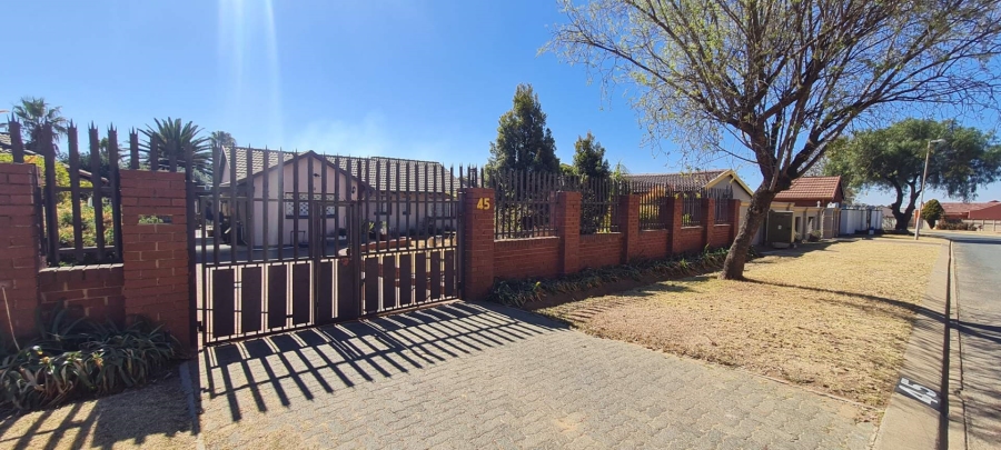 3 Bedroom Property for Sale in Elandspark Gauteng