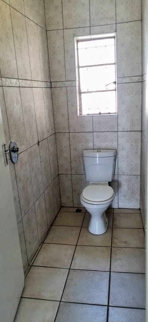 7 Bedroom Property for Sale in Kenilworth Gauteng